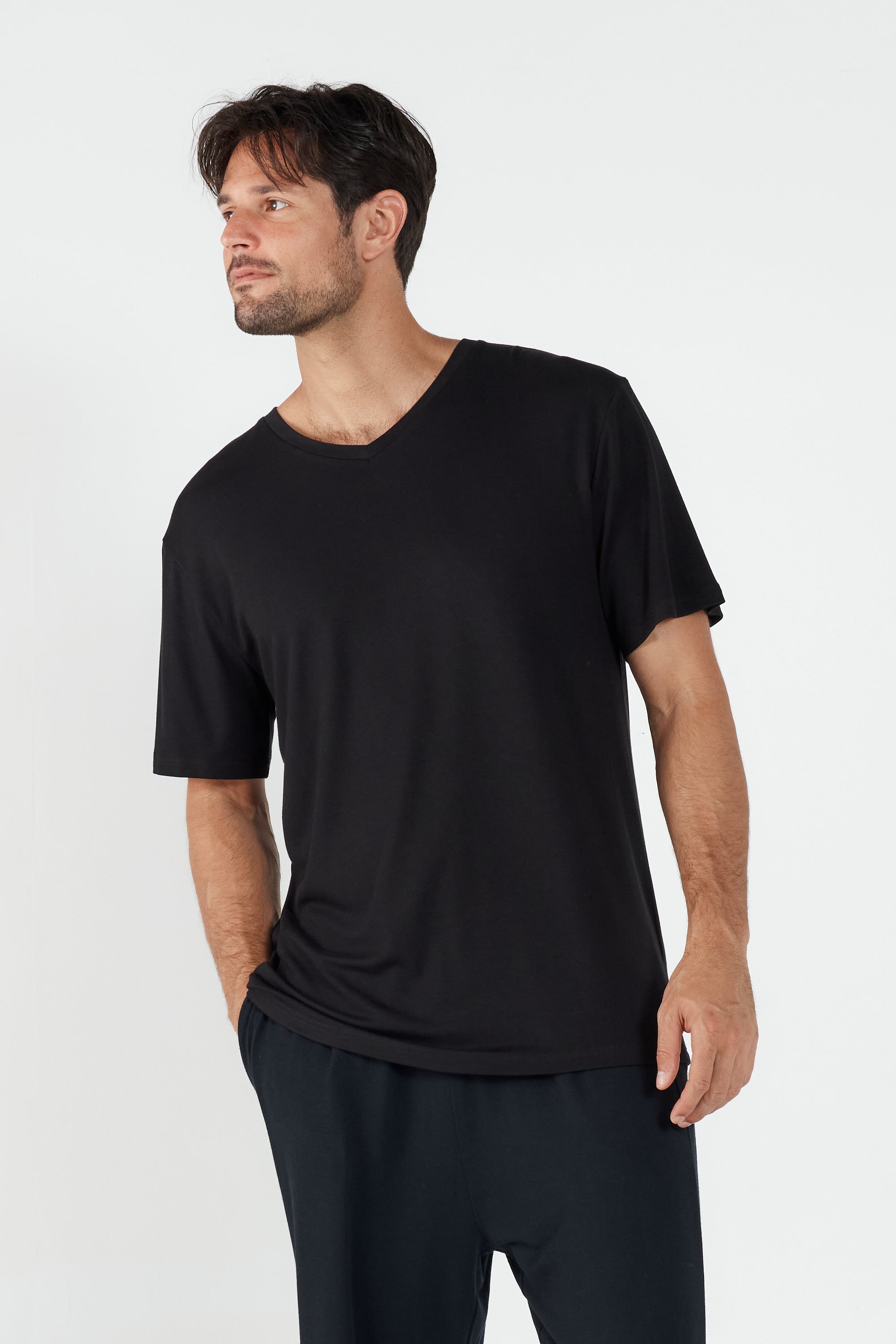 Como V-Neck T-Shirt - Black